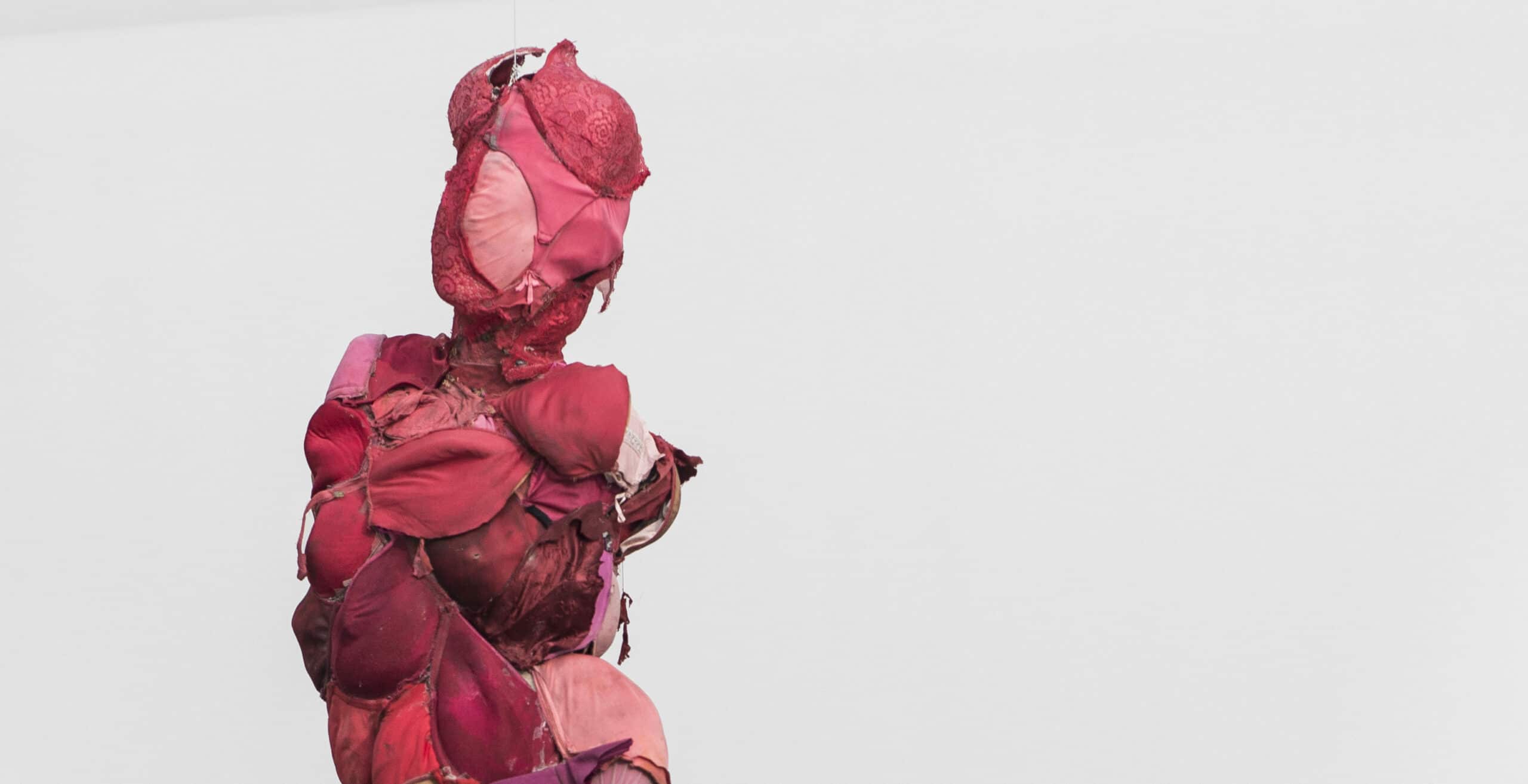 Kresiah Mukwazhi. Mambokadzi II. 2018. Mixed media. 148 x 40 x 20 cm. Courtesy of the artist and SMAC Gallery.